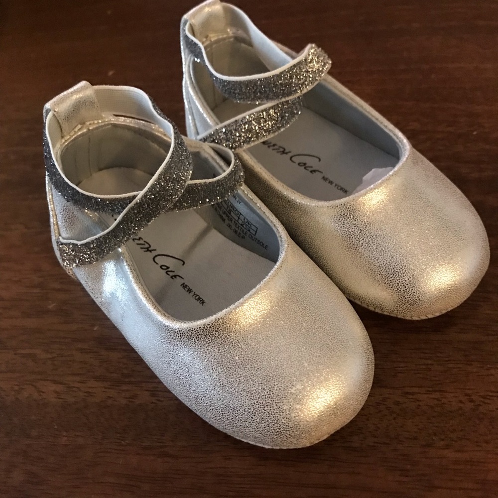 ❌SOLD❌ NWT | Kenneth Cole silver ballet crib shoes - Picture 2 of 6